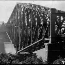 Pont de Québec - Quebec Bridge, Quebec City, P.Q. 1930 Credit: Clifford M. Johnston / Bibliothèque et Archives Canada / PA-056401